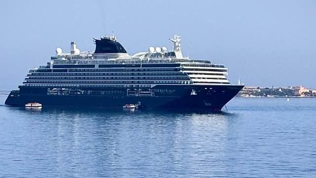 La nave da crociera di lusso a Carloforte: la prima volta per l’isola