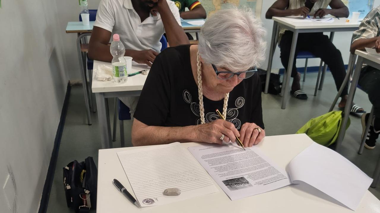 A 86 anni sostiene l’esame di licenza media: «Grande emozione dopo una vita di sacrifici»