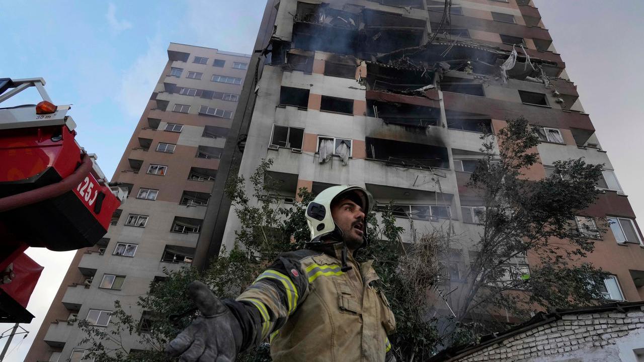 Israele attacca l'Iran, colpiti siti nucleari e vertici militari. Teheran: «È una dichiarazione di guerra»