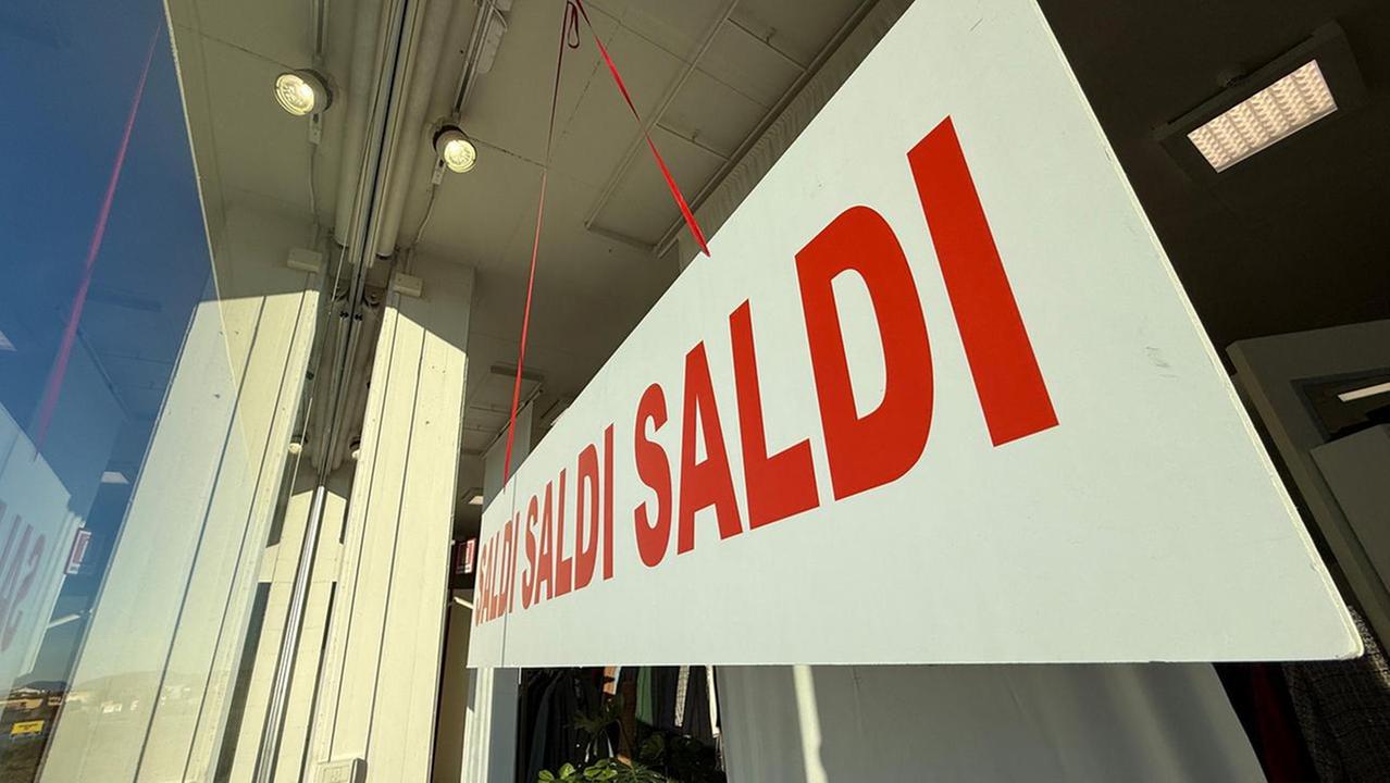 Saldi estivi 2025 in Toscana: la data del via, le regole (e consigli) per negozi e clienti