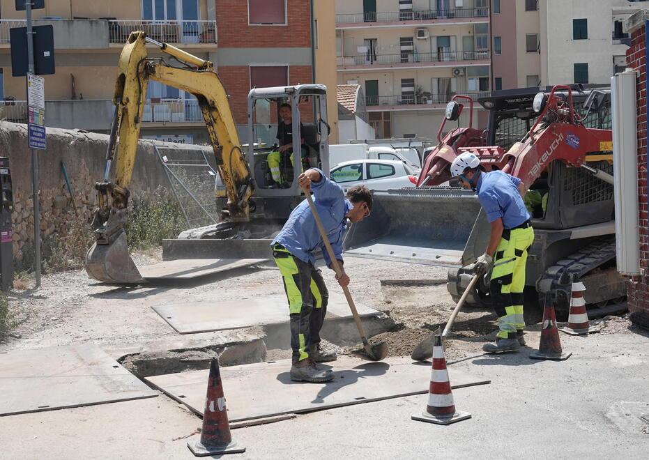 
	Un momento dei lavori sulle linee elettriche da parte di E - Distribuzione


