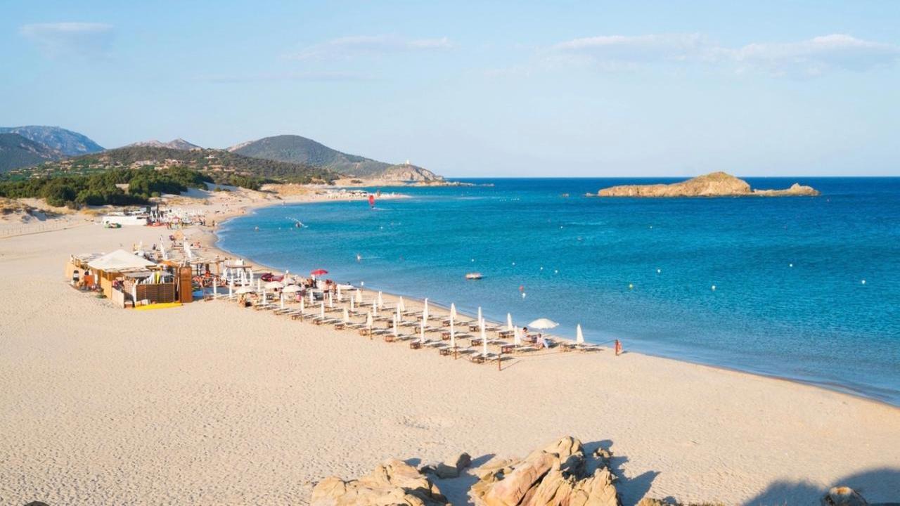 Cinque Vele Legambiente: il mare più bello d’Italia è quello di Chia