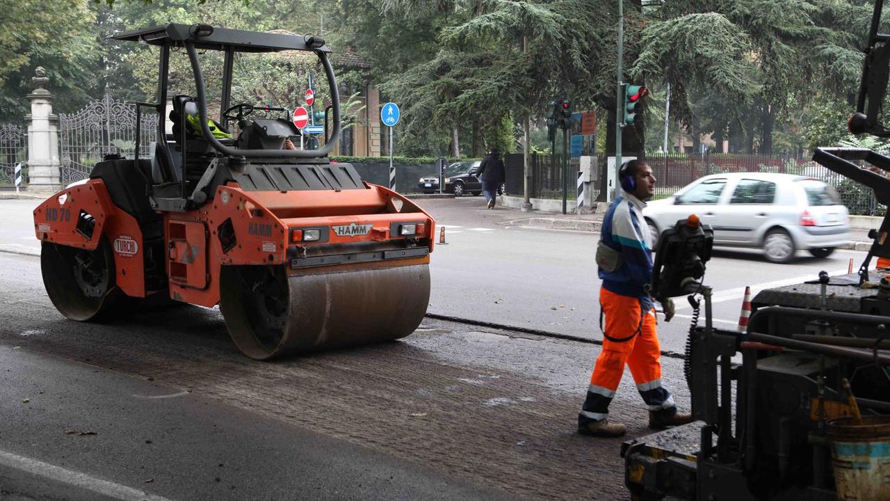 Cantieri di notte per rifare gli asfalti: ecco tutte le vie coinvolte