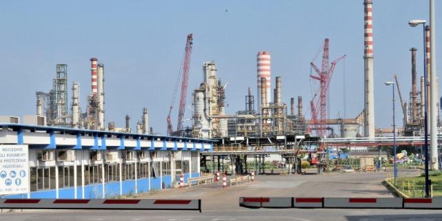 Operaio cade da una impalcatura, ricoverato in codice rosso