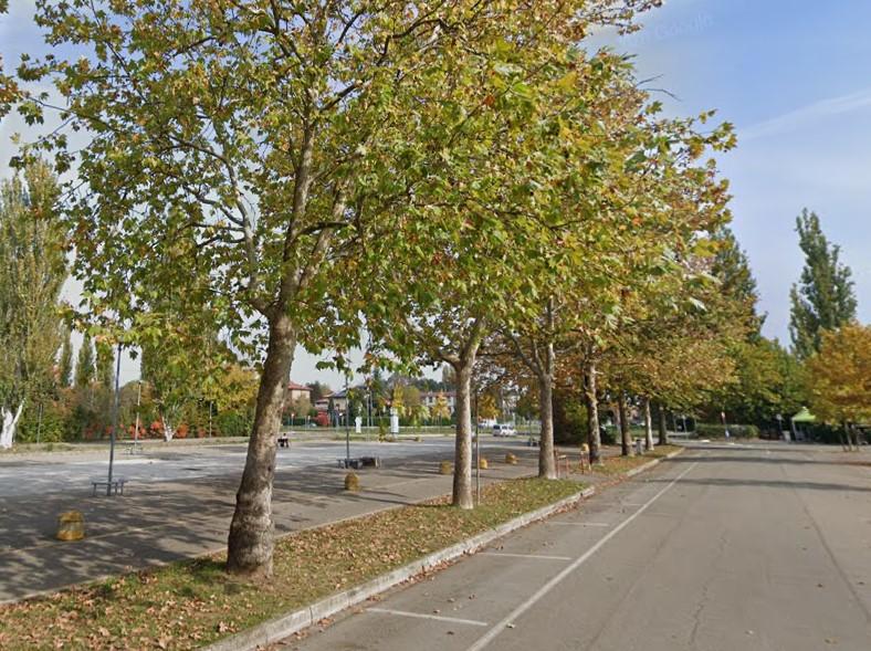 
	Il piazzale delle piscine a Carpi

