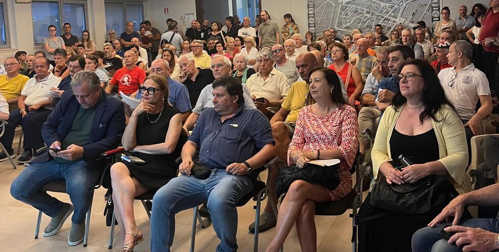 
	Oltre 150 i presenti all'assemblea pubblica

