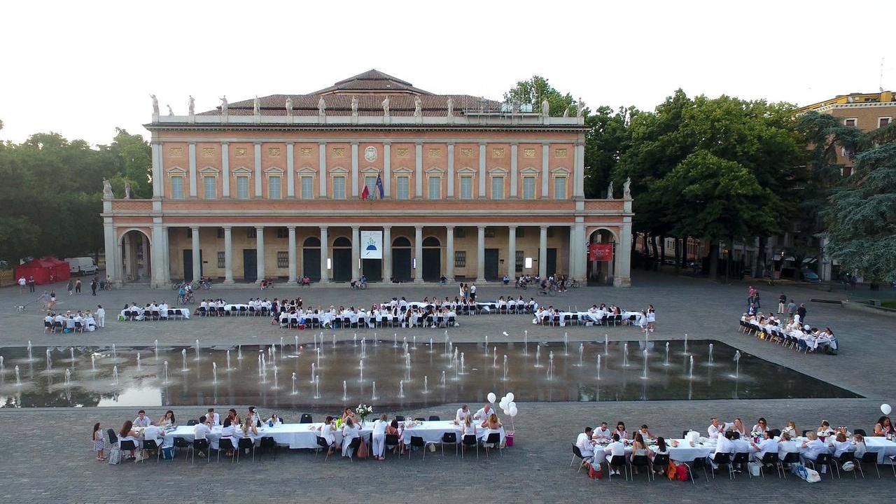 Torna la “Cena in bianco” per il Grade: quest’anno con sbandieratori e spettacolo di musica e fuoco