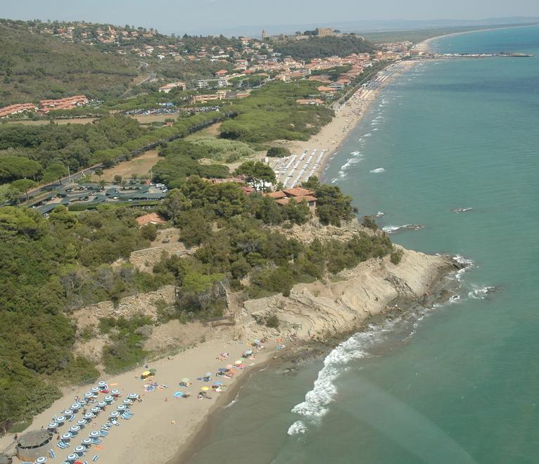 Castiglione, dopo il ripascimento mare torbido e proteste: «Come Rimini». Il Comune: «A posto in pochi mesi»