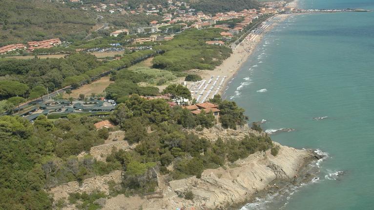 Castiglione, dopo il ripascimento mare torbido e proteste: «Come Rimini». Il Comune: «A posto in pochi mesi»