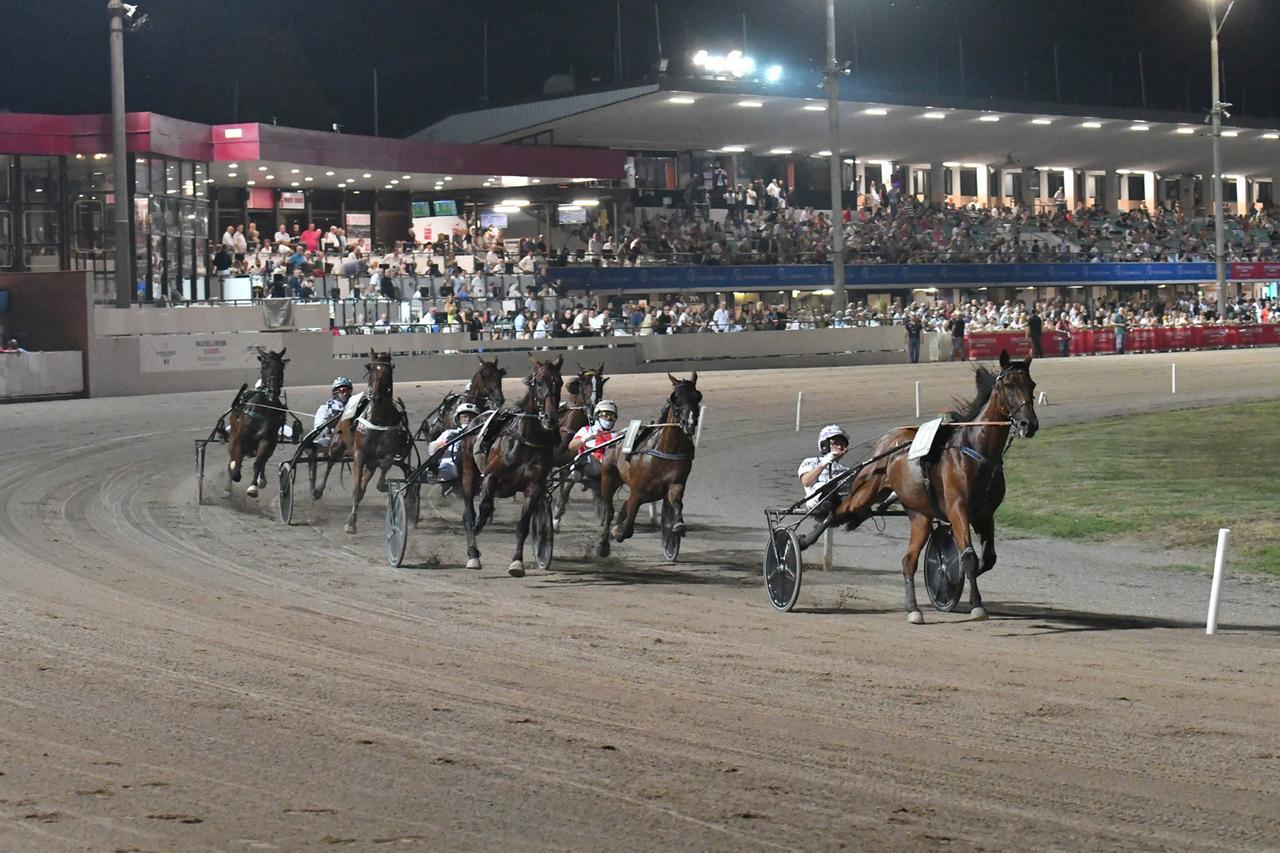 Si riaccendono le luci al Sesana. Dal 28 giugno si torna a trottare a Montecatini