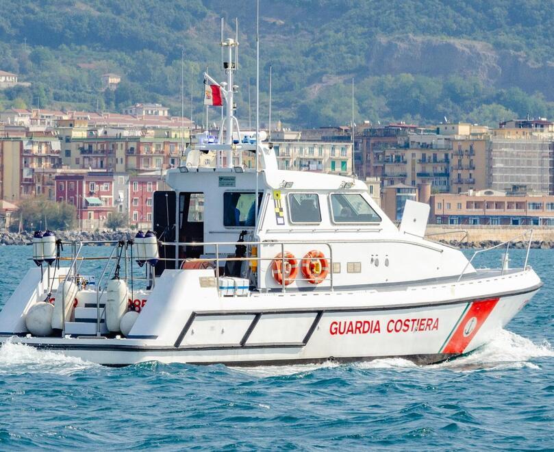 Una delle vedette della guardia costiera