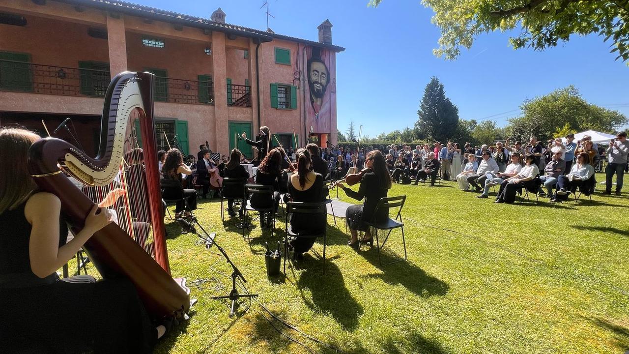 Colazione in musica nel giardino della Casa Museo Luciano Pavarotti