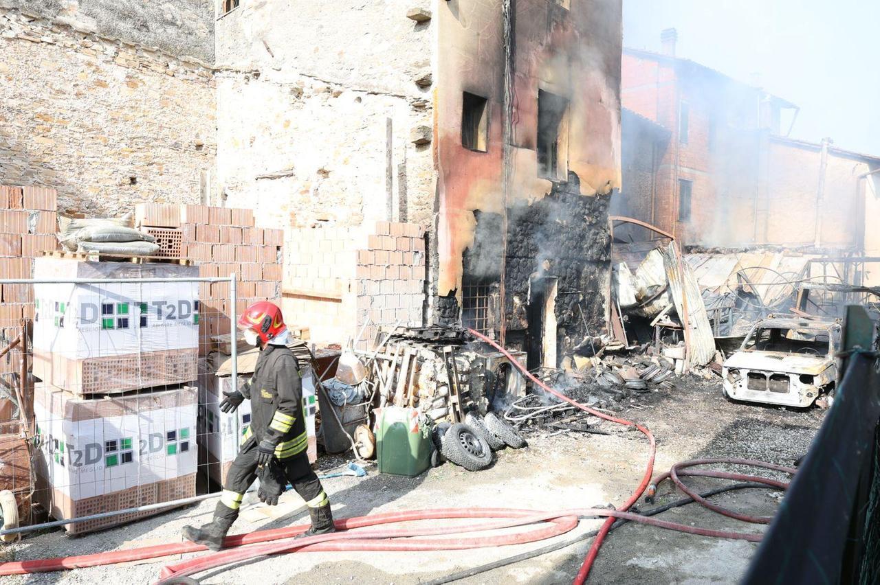 
	L'incendio (foto Nucci)

