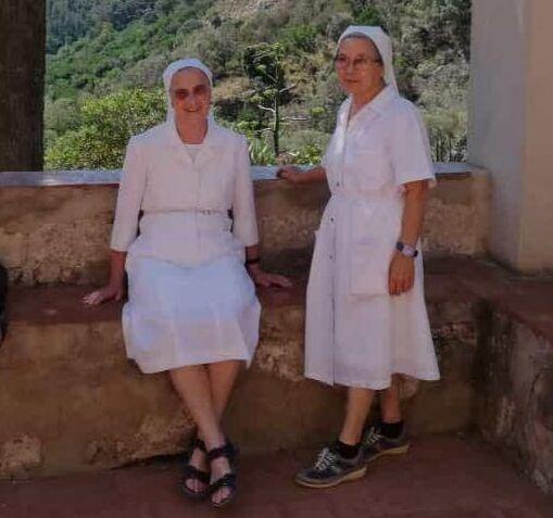
	Le Figlie della Carit&agrave;, suor Rita e suor Gemma

