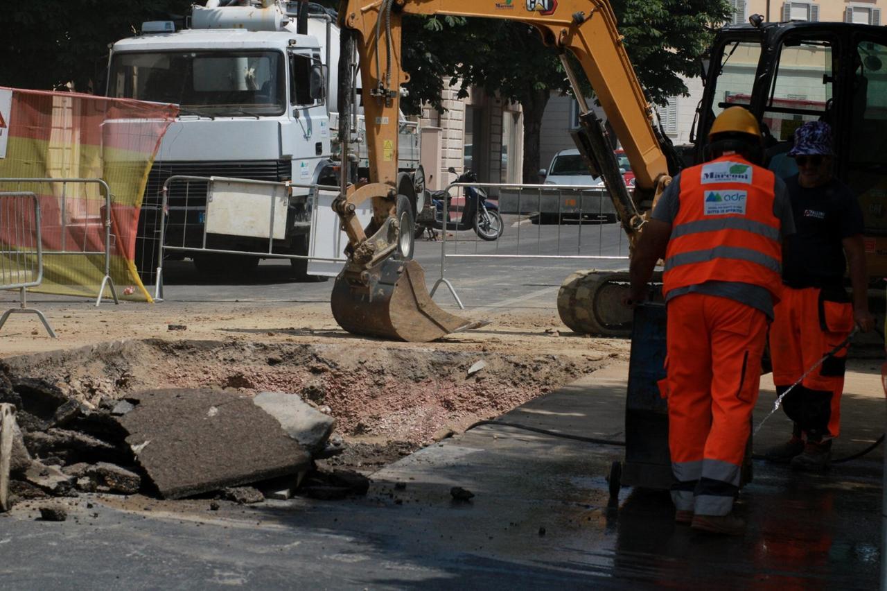 
	I lavori sulla rete (foto PIerluigi Sposato)

