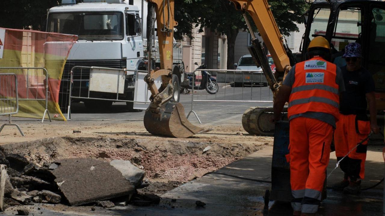 I lavori sulla rete (foto PIerluigi Sposato)