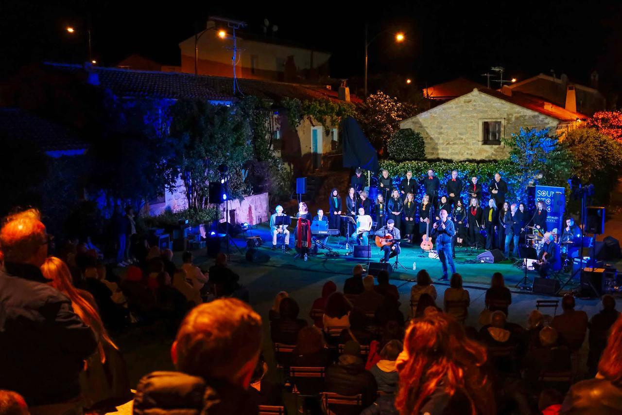 
	Una serata della prima edizione del festival

