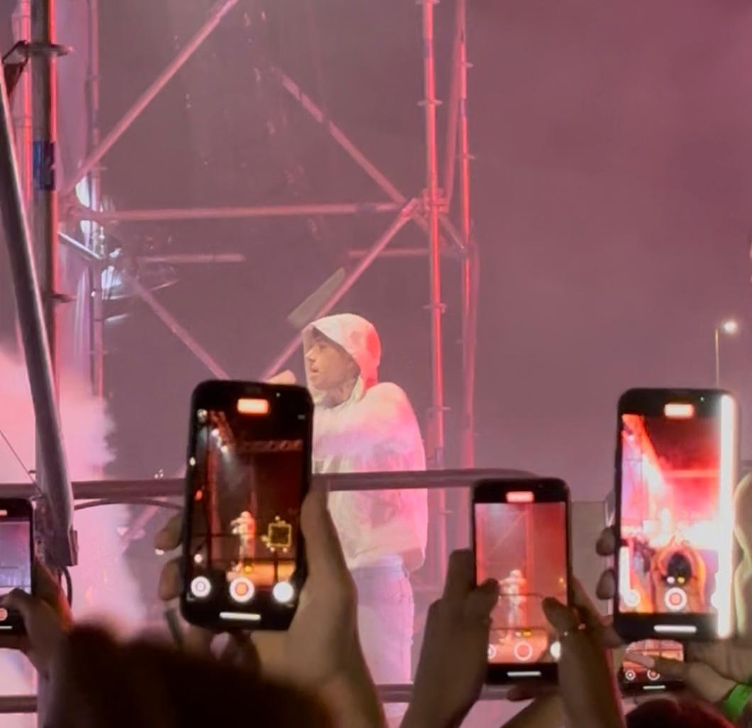 Scoppia il caso Shiva: canta al Mosa il rapper condannato per tentato omicidio ed è polemica. Il sindaco: «Sono stato leggero»