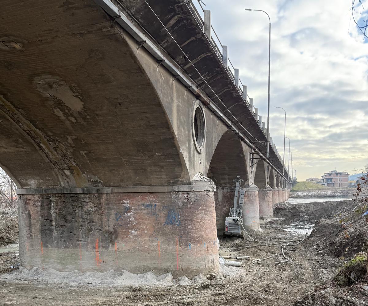 Ponte di Veggia chiuso per due mesi: distretto ceramico alla prova traffico