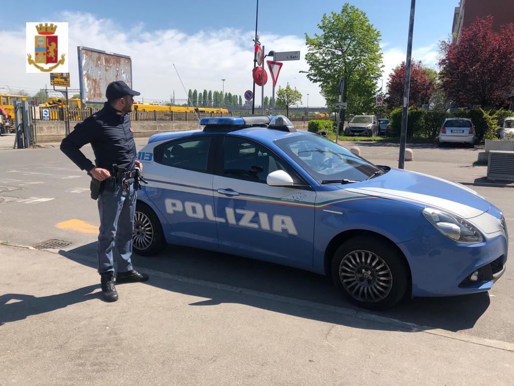 Anziana strattonata e rapinata del borsello in via Sani: arrestato un 33enne