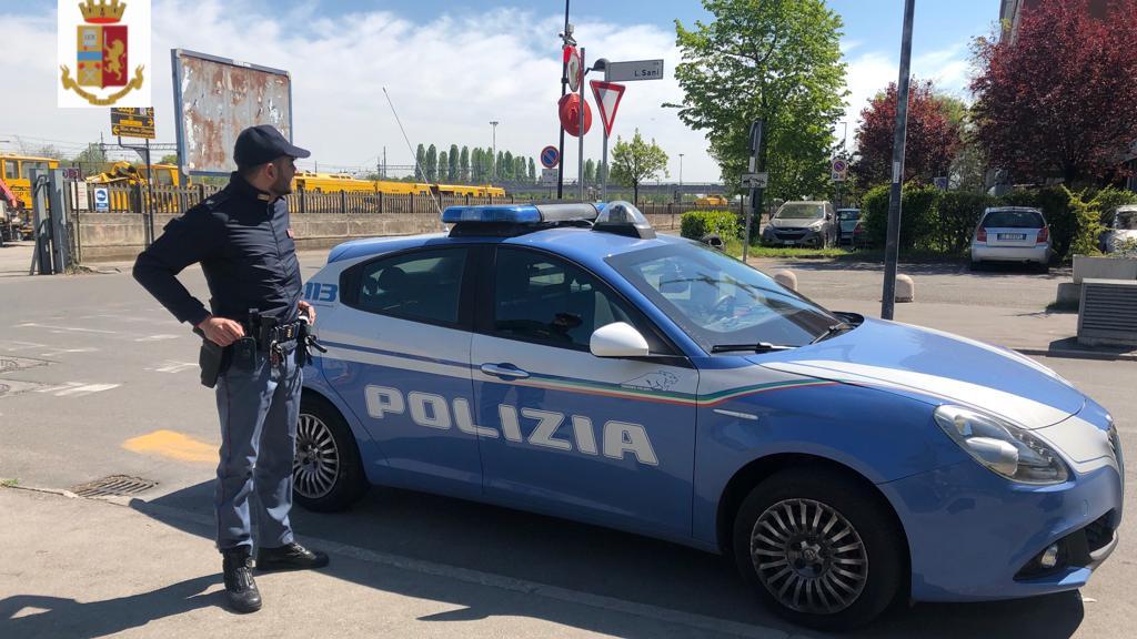 Anziana strattonata e rapinata del borsello in via Sani: arrestato un 33enne