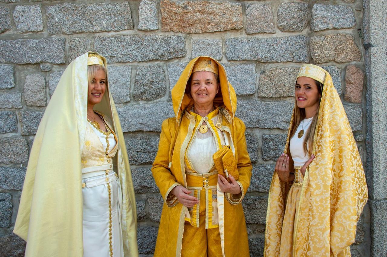 Un abito per Zahra Aga Khan: la principessa ispira l’ultima creazione di Evi Pattitoni