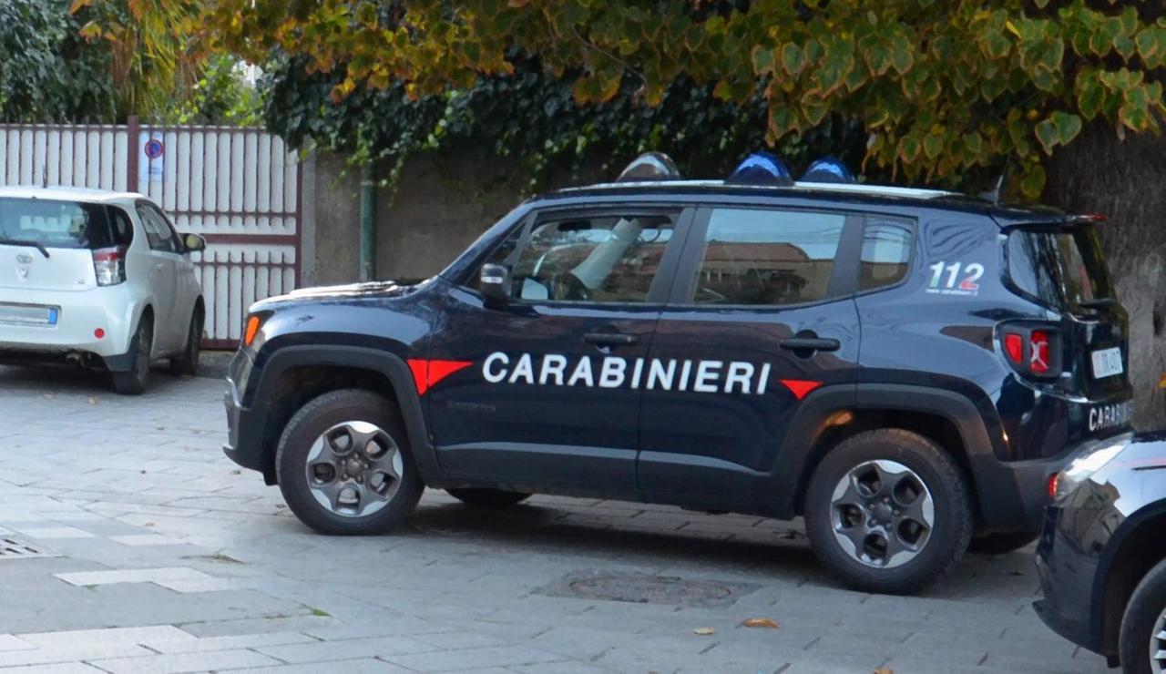 Vessazioni, minacce e botte alla ex davanti ai figli minori: in carcere un 45enne