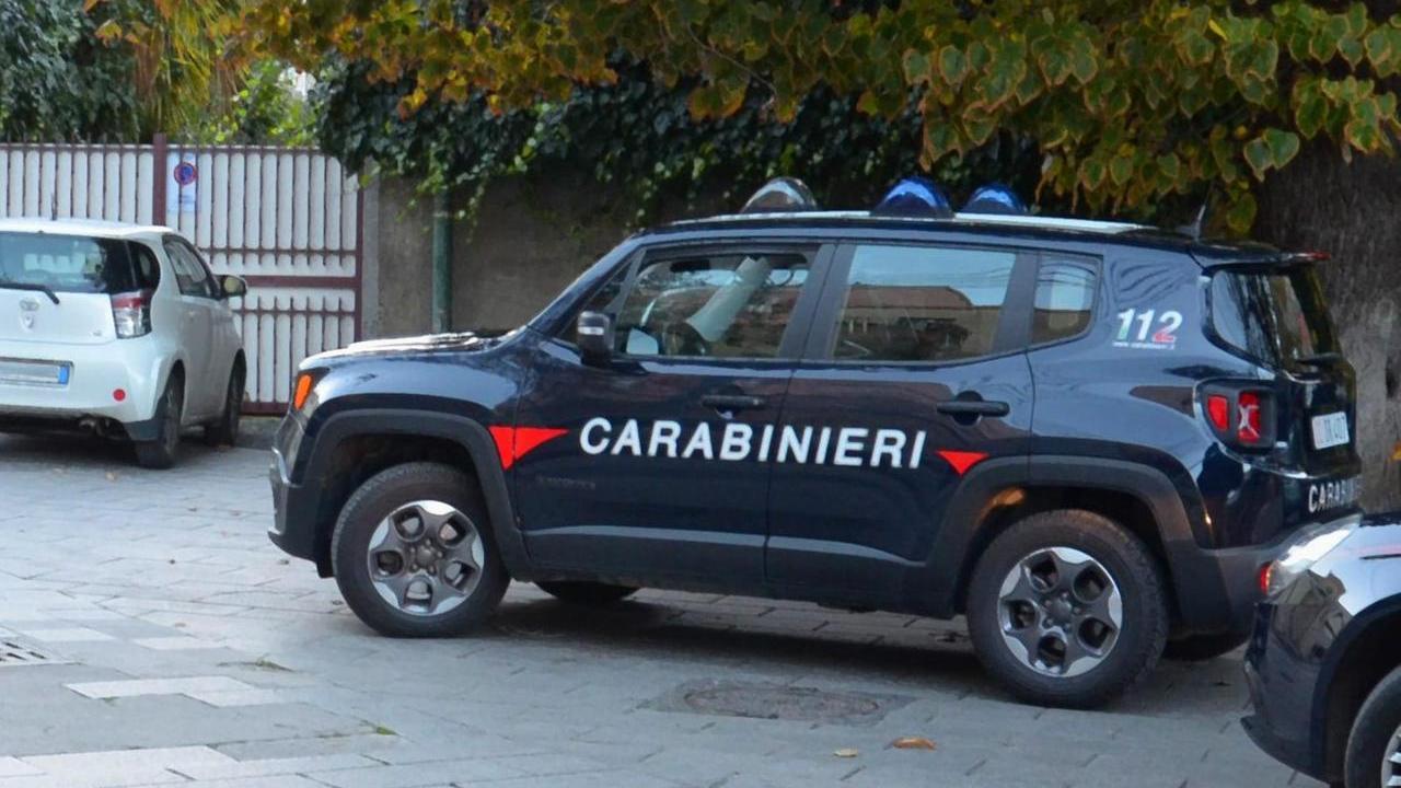 Vessazioni, minacce e botte alla ex davanti ai figli minori: in carcere un 45enne
