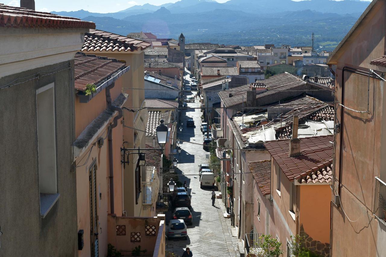 
	Una veduta del centro storico di Arzachena


