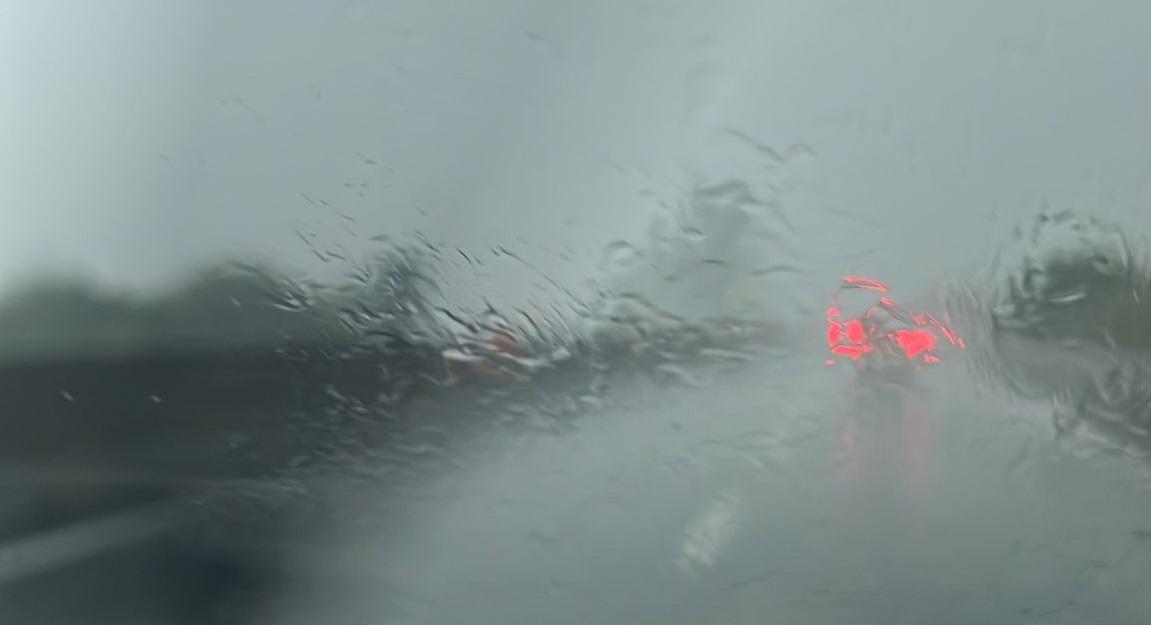 Maltempo, forte pioggia e temporali a Ferrara. Cade anche la grandine
