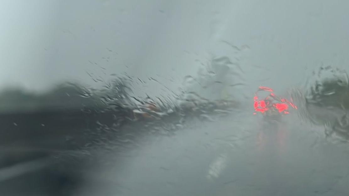 Maltempo, forte pioggia e temporali a Ferrara. Cade anche la grandine