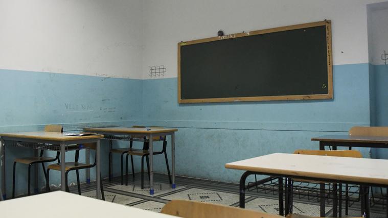 Un’aula di scuola vuota (foto imagoeconomica)