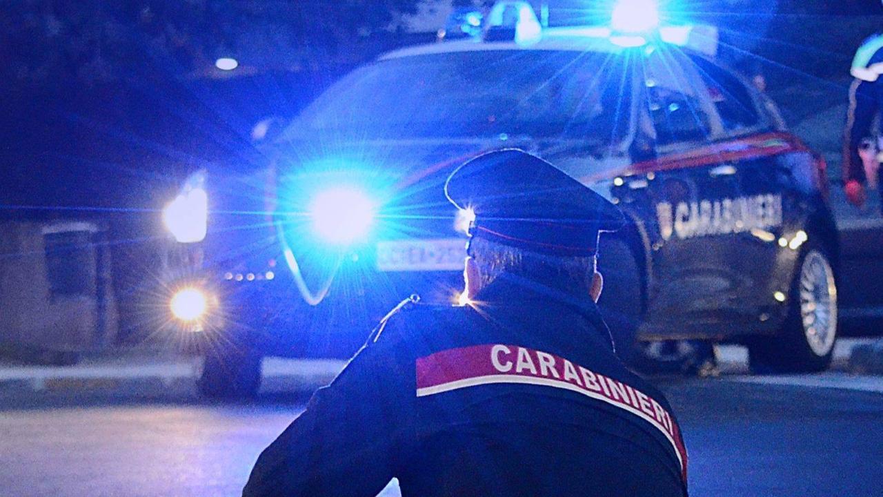 Sedicenne senza patente investe con la moto una donna sulle strisce: è grave