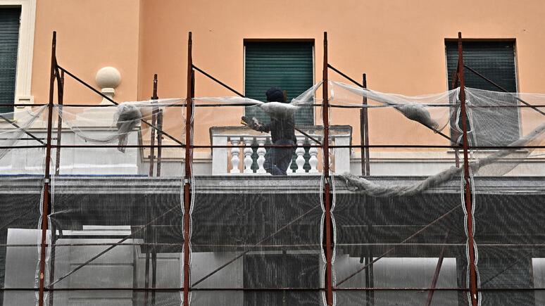 Prato, truffa sui bonus edilizi: imprenditore e commercialista agli arresti domiciliari