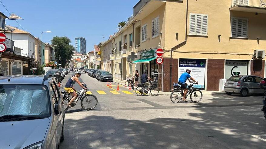 Alcuni ciclisti all’altezza di via Lucca (foto Giorgio)