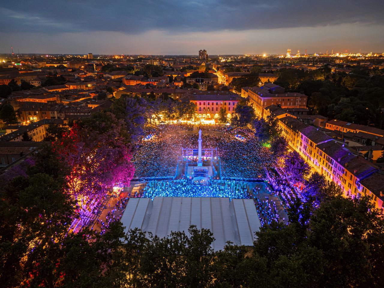 Ferrara Summer Festival alza il sipario. Dagli Slipknot a Sfera Ebbasta e Tananai: tutti gli eventi e concerti