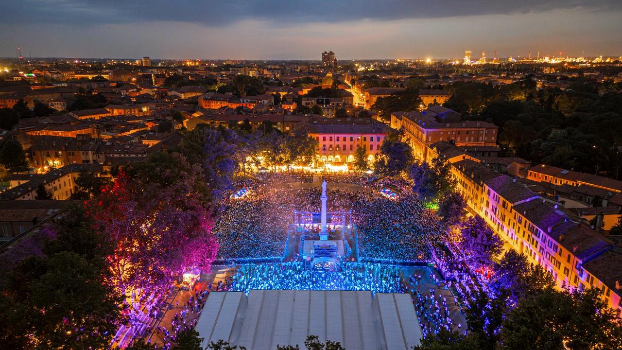 Ferrara Summer Festival alza il sipario. Dagli Slipknot a Sfera Ebbasta e Tananai: tutti gli eventi e concerti