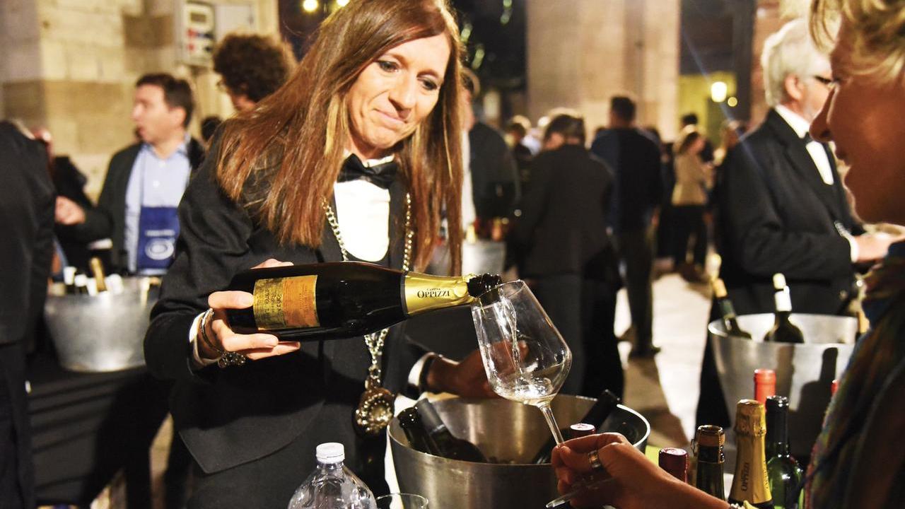 Calici e prodotti tipici, “Tramonto DiVino” riparte da Correggio