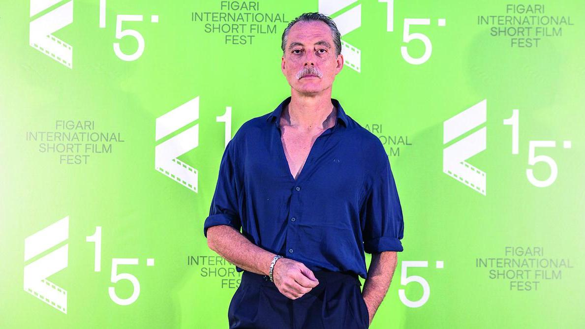 Maurizio Lombardi: «Resto attore ma consiglio a chiunque voglia fare questo lavoro di cimentarsi nella regia»
