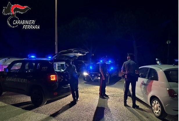 Comacchio, minaccia moglie e figli con un coltello da macellaio