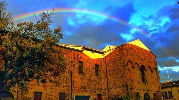 Ferrara, muri imbrattati dall’annuncio. Arci cancella l’evento con il Fronte Gioventù Comunista
