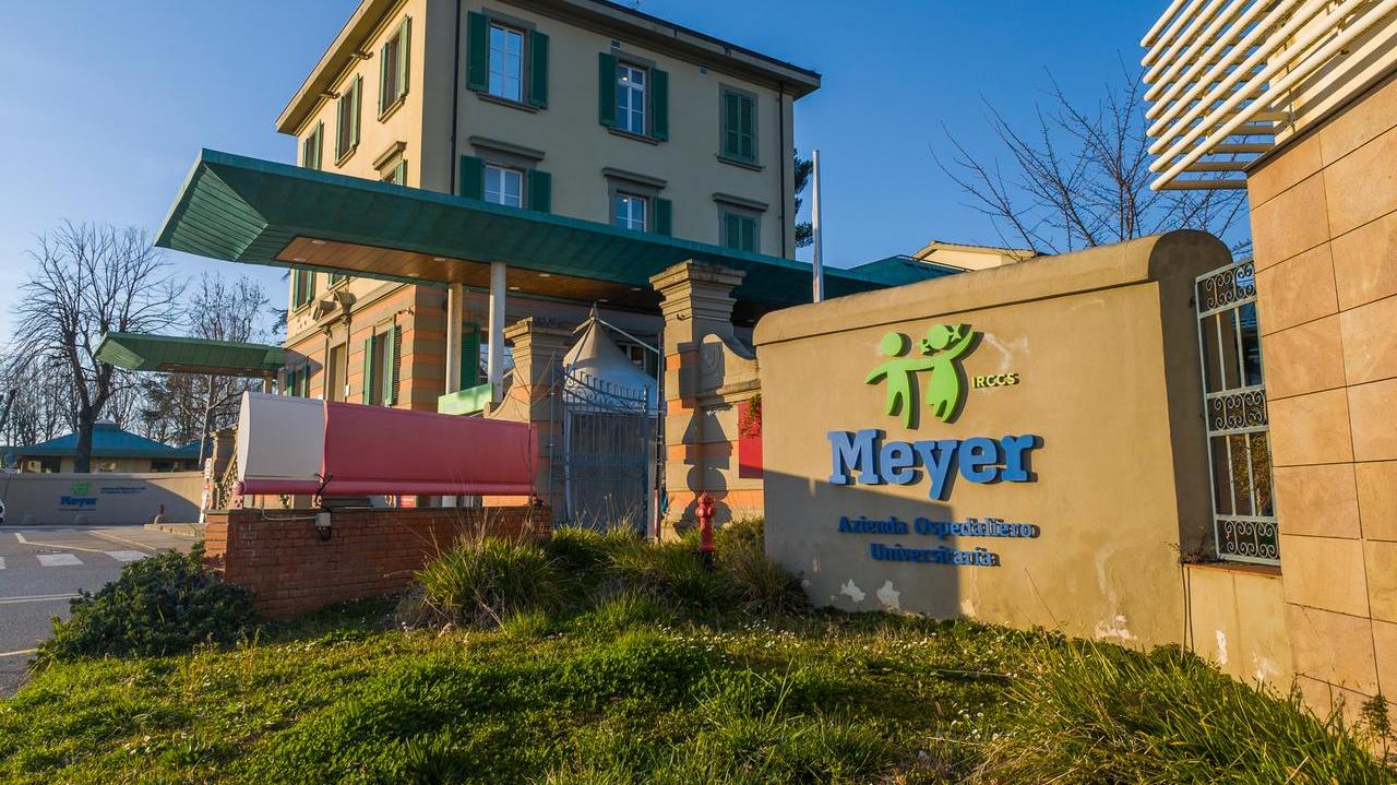 L'esterno dell'ospedale Meyer di Firenze