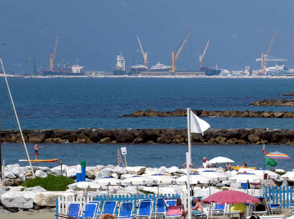 Marina di Carrara nell’Adsp livornese, no degli operatori locali
