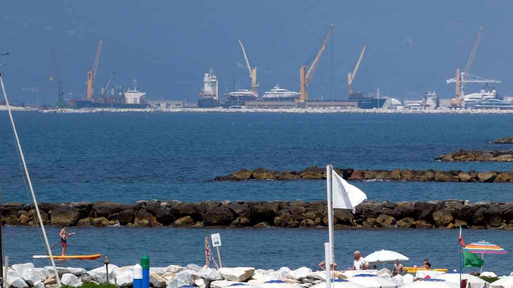 Marina di Carrara nell’Adsp livornese, no degli operatori locali