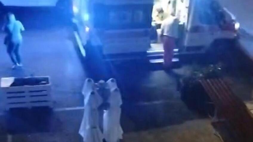 Livorno, nottata di caos in piazza Mazzini: botte anche sulle scale del palazzo