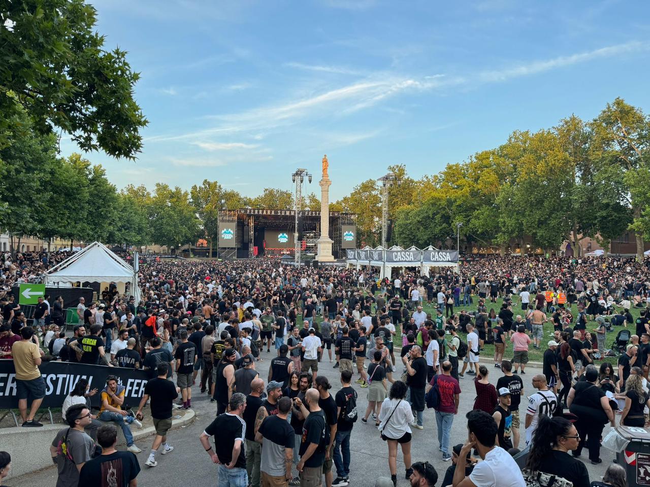 Ferrara Summer Festival in piazza Ariostea, i residenti: «Noi murati in casa»