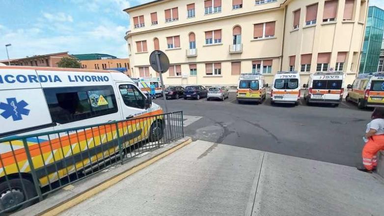 Livorno, rischia di annegare ai Pancaldi: salvato dal bagnino
