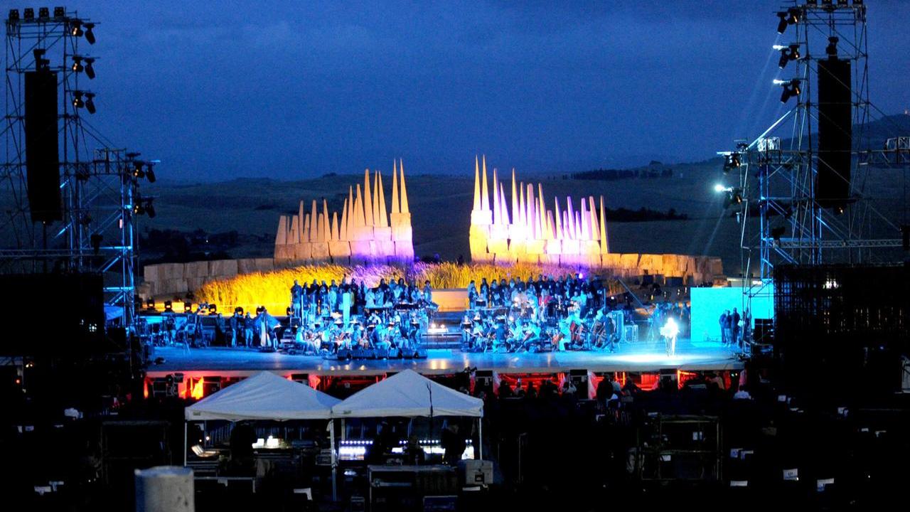 Teatro del Silenzio, la grande bellezza tra musica e arte: qui ha soffiato il “vento della storia”