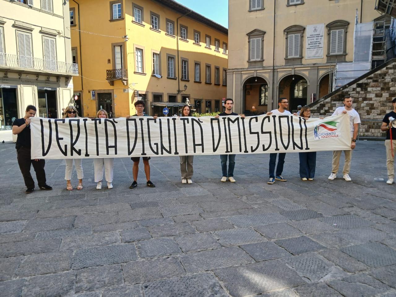 
	La protesta di Giovent&ugrave; nazionale in piazza del Comune a Prato

