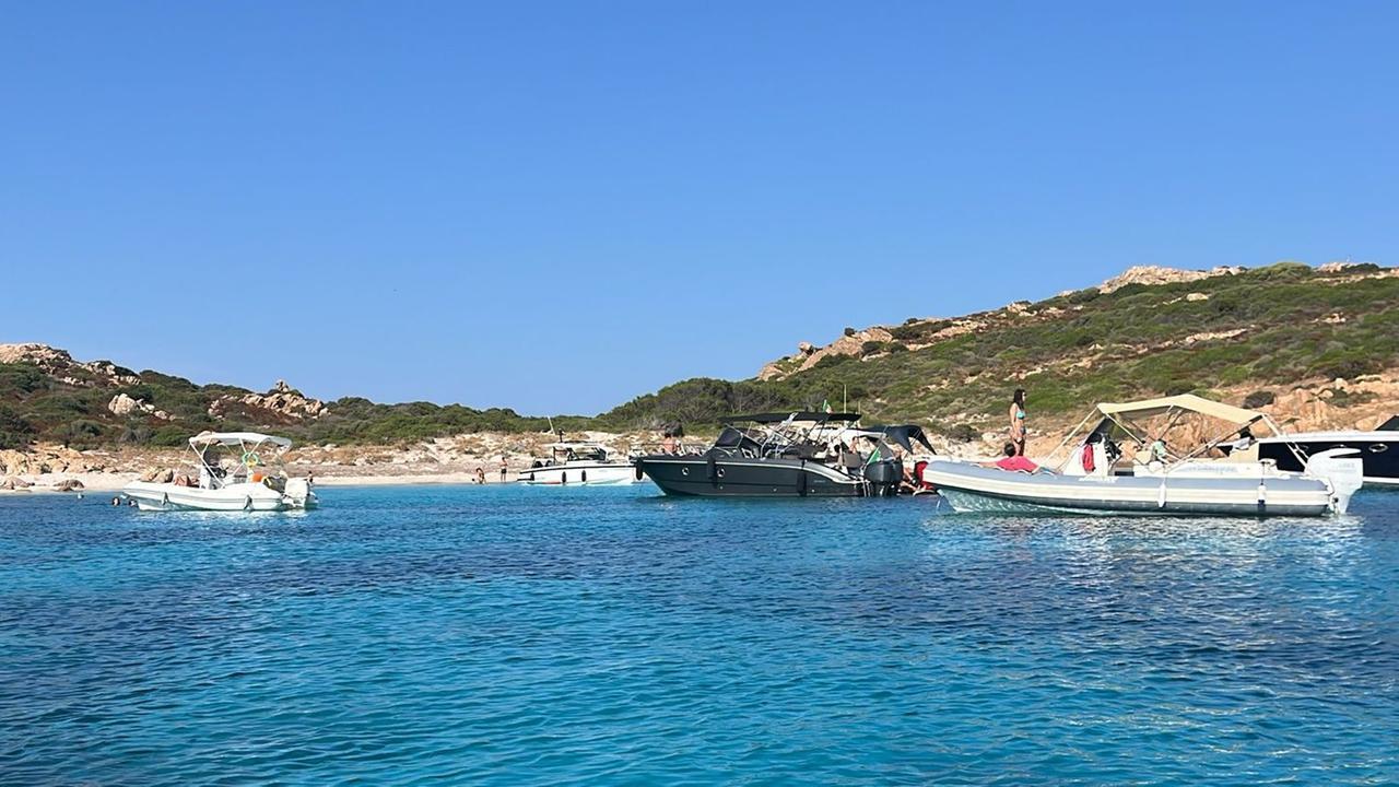 A Mortorio, isola a tutela integrale le barche arrivano in spiaggia